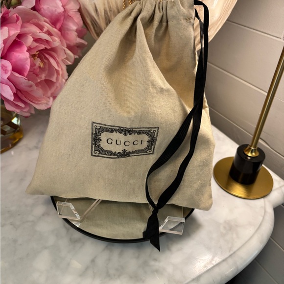 Like new 9 x 10 Gucci Beige Drawstring gift bag storage bag - Picture 2 of 8